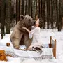 Девушки с медведем
