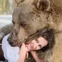 Девушки с медведем