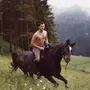 Мужчина на коне